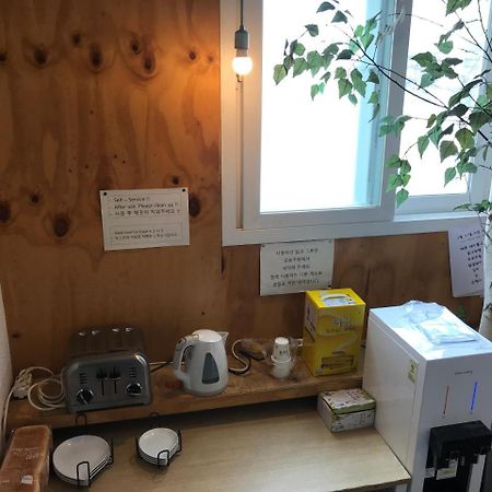 Huga Haus Hostel Seoul Bagian luar foto