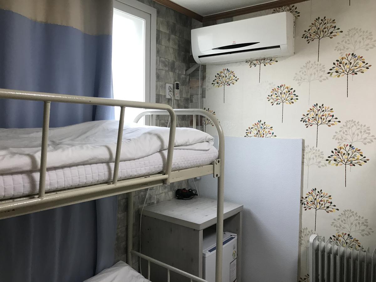 Huga Haus Hostel Seoul Bagian luar foto