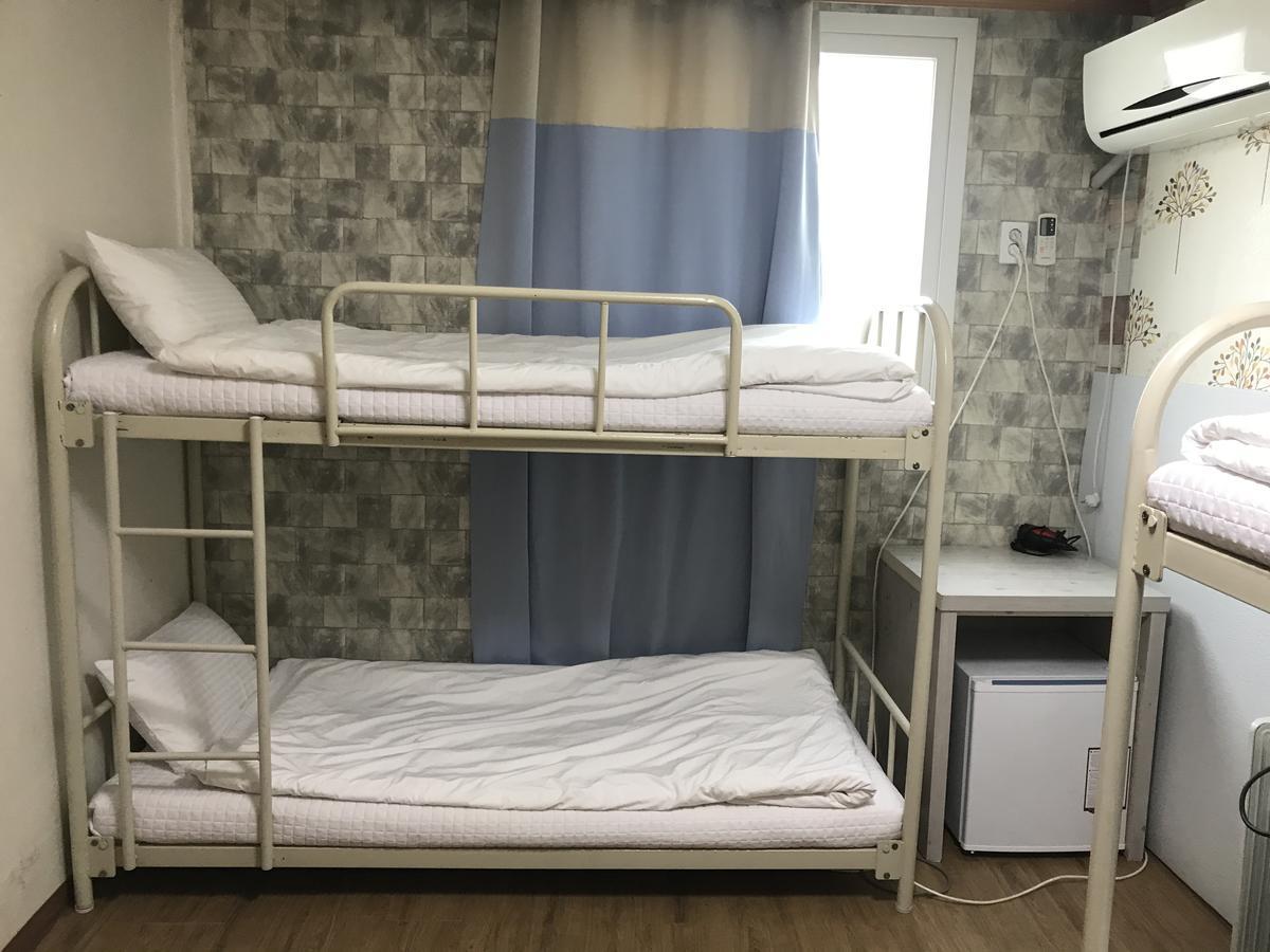 Huga Haus Hostel Seoul Bagian luar foto