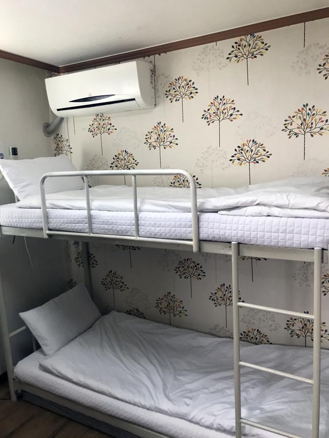 Huga Haus Hostel Seoul Bagian luar foto