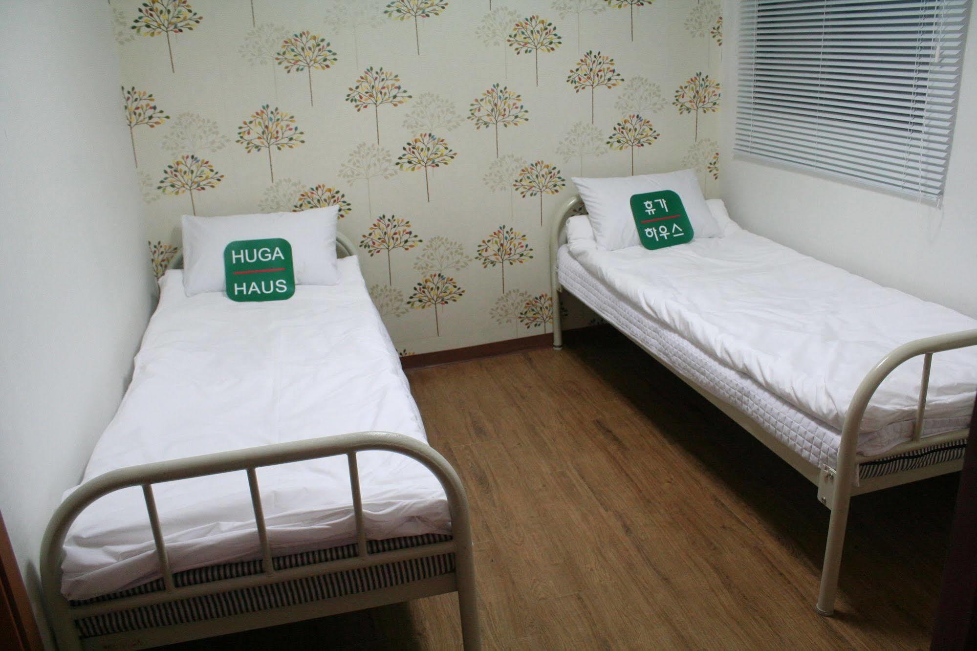 Huga Haus Hostel Seoul Bagian luar foto