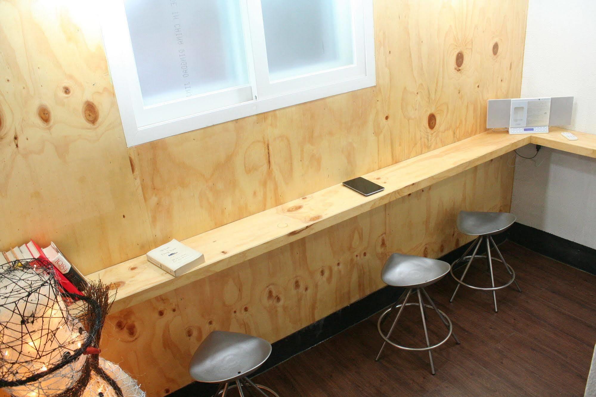 Huga Haus Hostel Seoul Bagian luar foto