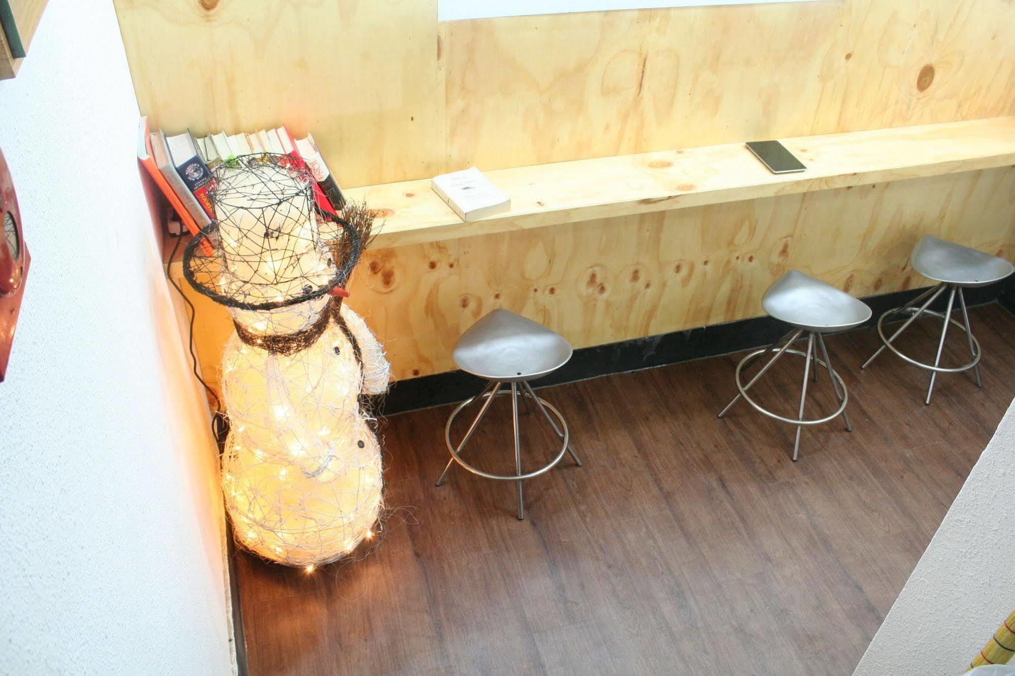 Huga Haus Hostel Seoul Bagian luar foto