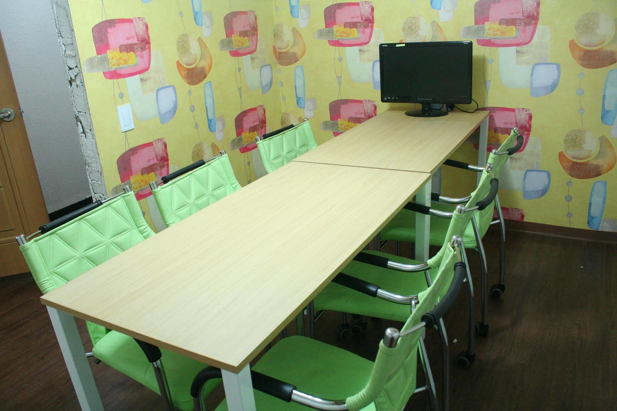 Huga Haus Hostel Seoul Bagian luar foto