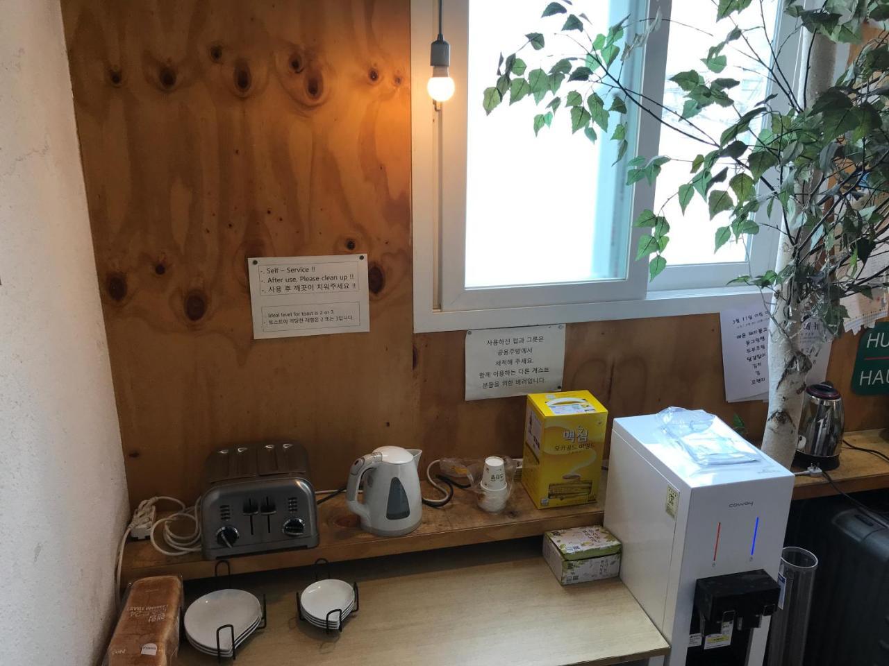 Huga Haus Hostel Seoul Bagian luar foto